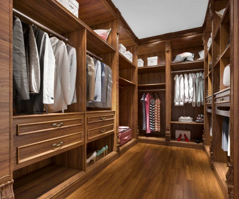 closet com portas de espelhos