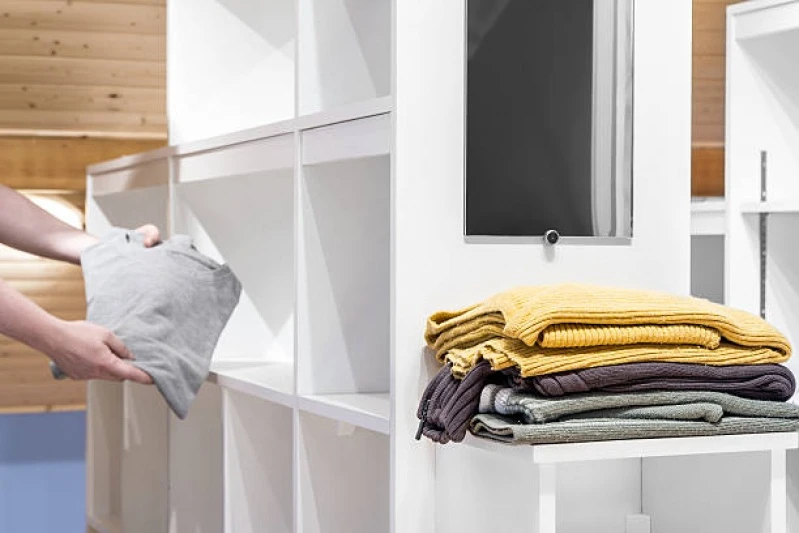 guarda roupa planejado com porta de vidro